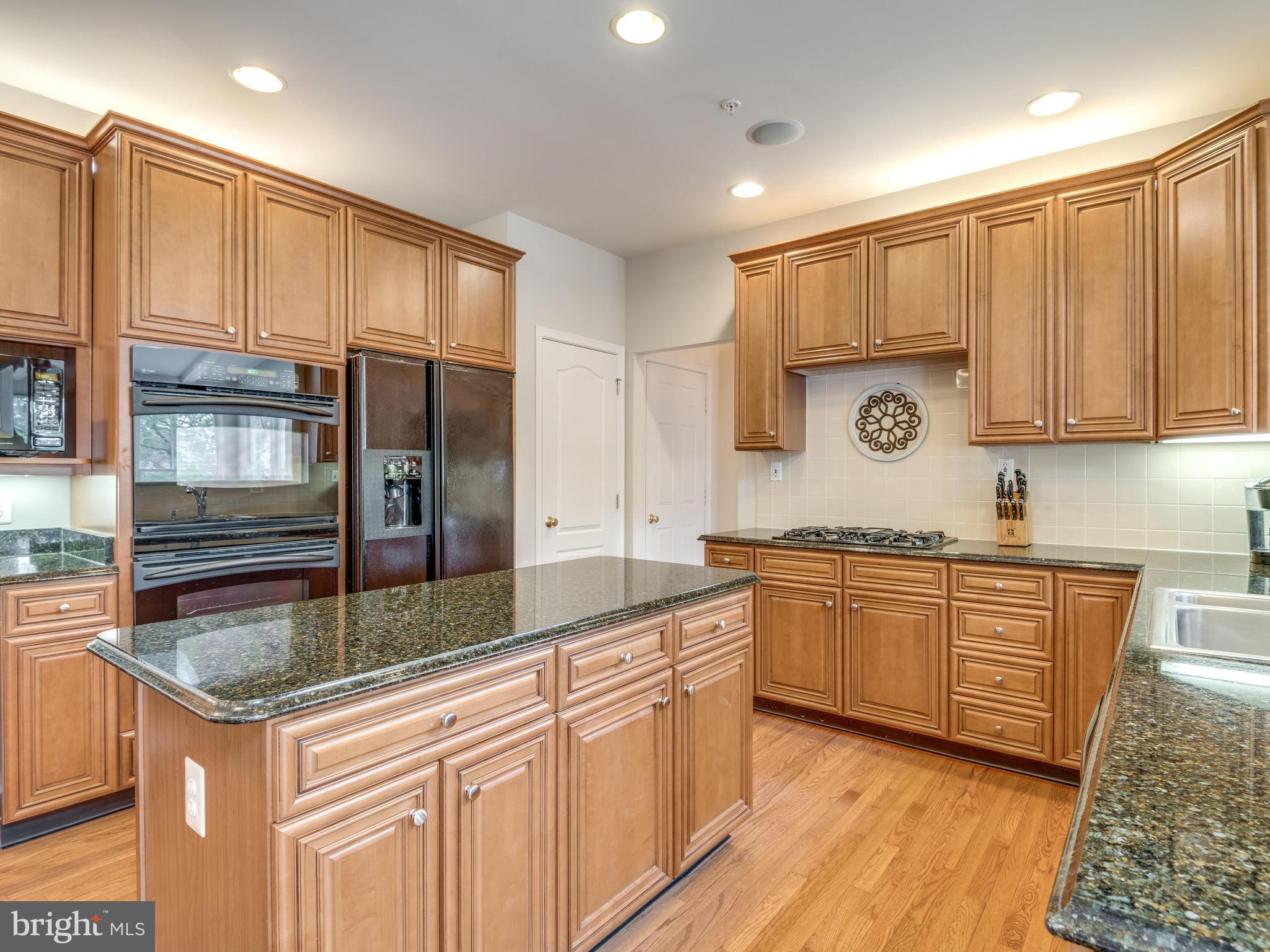 22612 Conklin Ridge Court Ashburn, VA 20148 - Photo 10 of 30 Kitchen