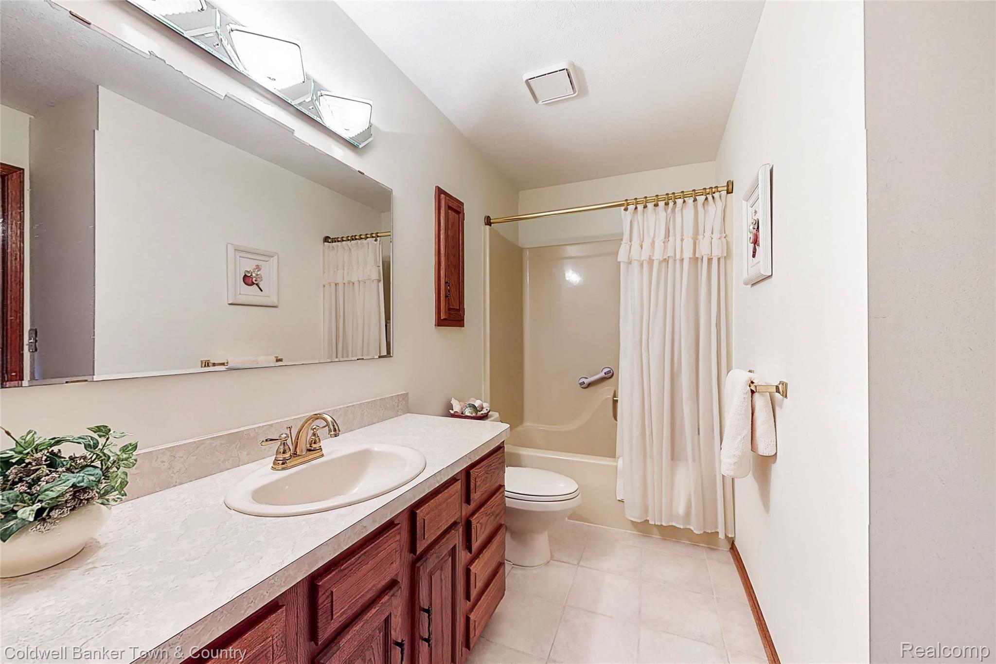 23350 Griswold Road South Lyon, MI 48178 - Photo 18 of 44 12.jpg