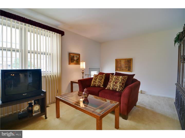 11902 Farwell Road Philadelphia, PA 19154 - Photo 3 of 24 Family Room