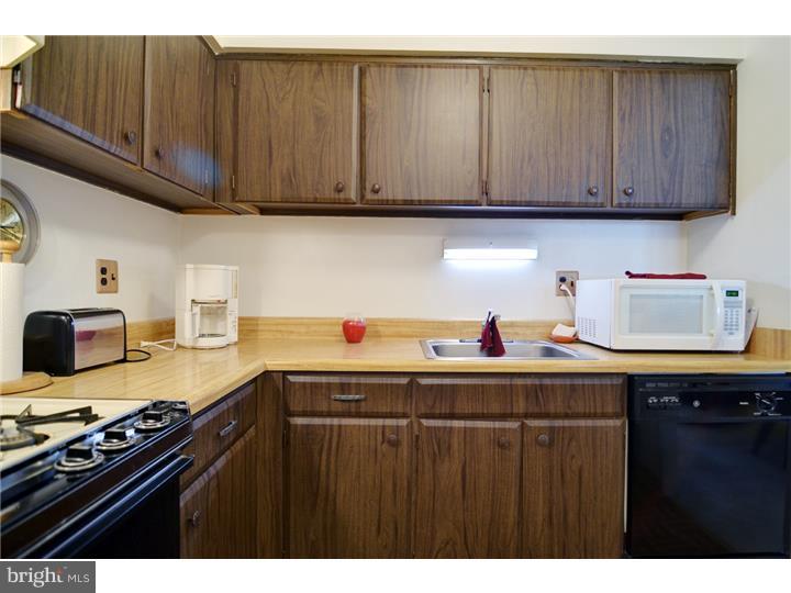 11902 Farwell Road Philadelphia, PA 19154 - Photo 8 of 24 Kitchen