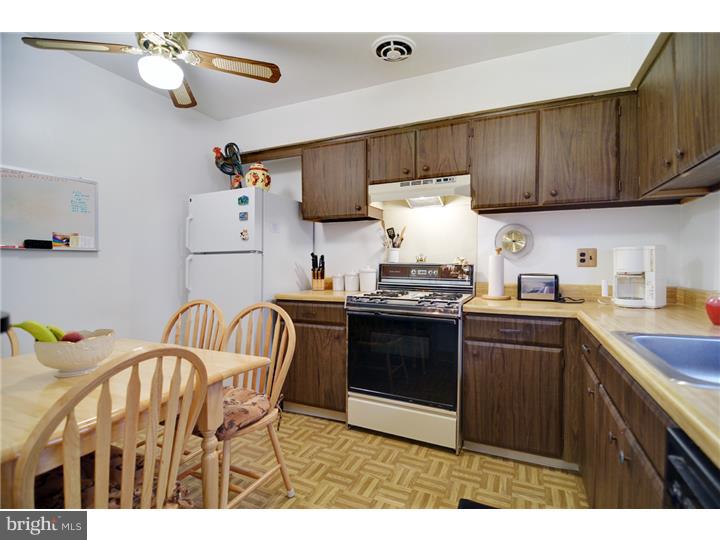 11902 Farwell Road Philadelphia, PA 19154 - Photo 9 of 24 Kitchen