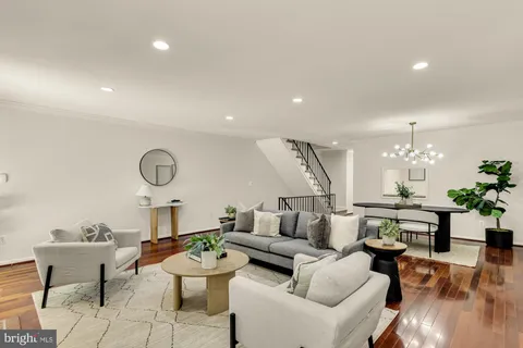 $999,900 | 8 Sangamore Court, Bethesda, MD 20816