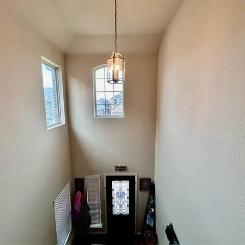 a view of entryway with window