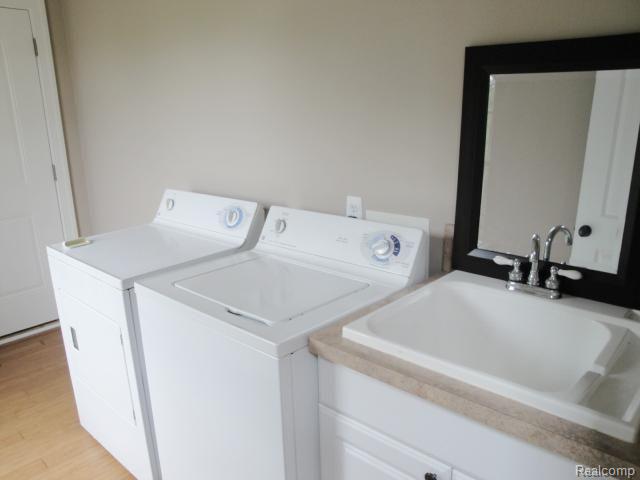 7866 Church Road Imlay City, MI 48444 - Photo 12 of 22 Laundry room