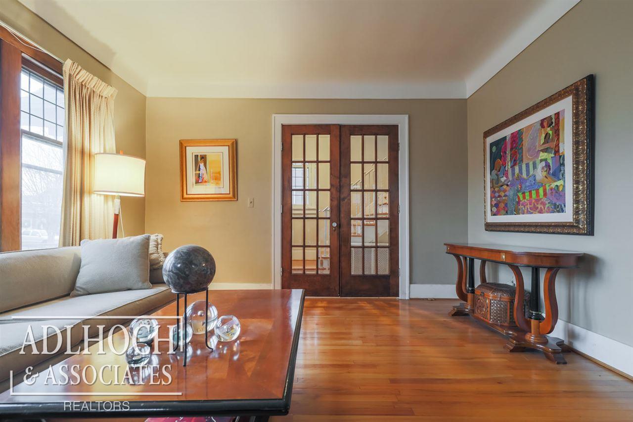 1375 Nottingham Road Grosse Pointe, MI 48230 - Photo 3 of 17 31367530-2.JPG