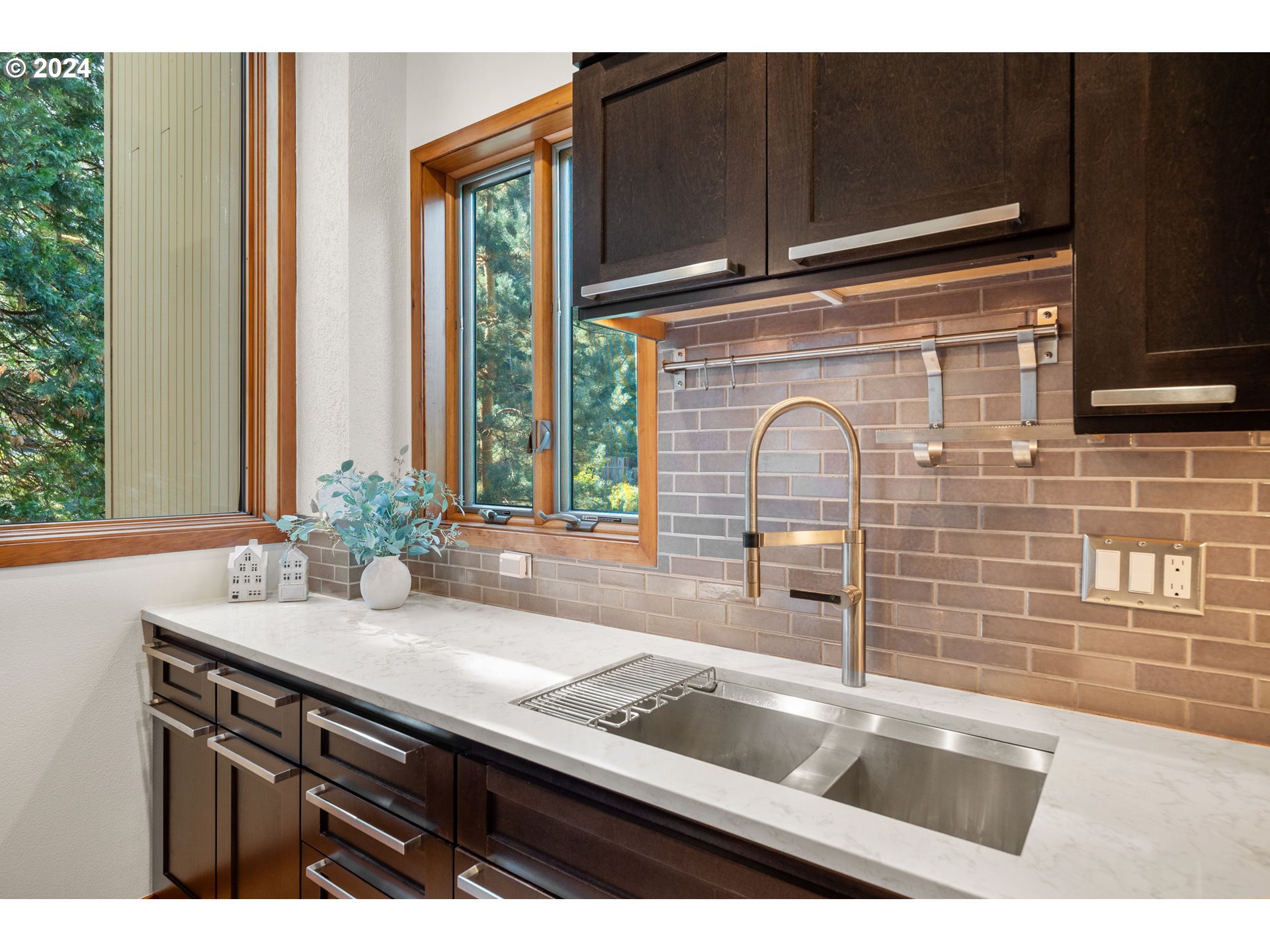 816 Southwest Terwilliger Place Portland, OR 97239 - Photo 11 of 41 Gallery Image 11