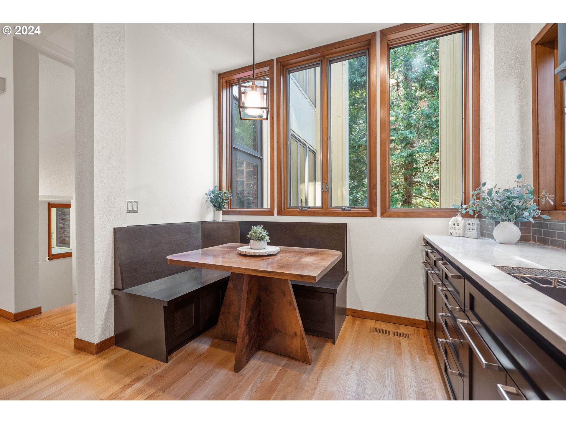 816 Southwest Terwilliger Place Portland, OR 97239 - Photo 15 of 41 Kitchen/Nook