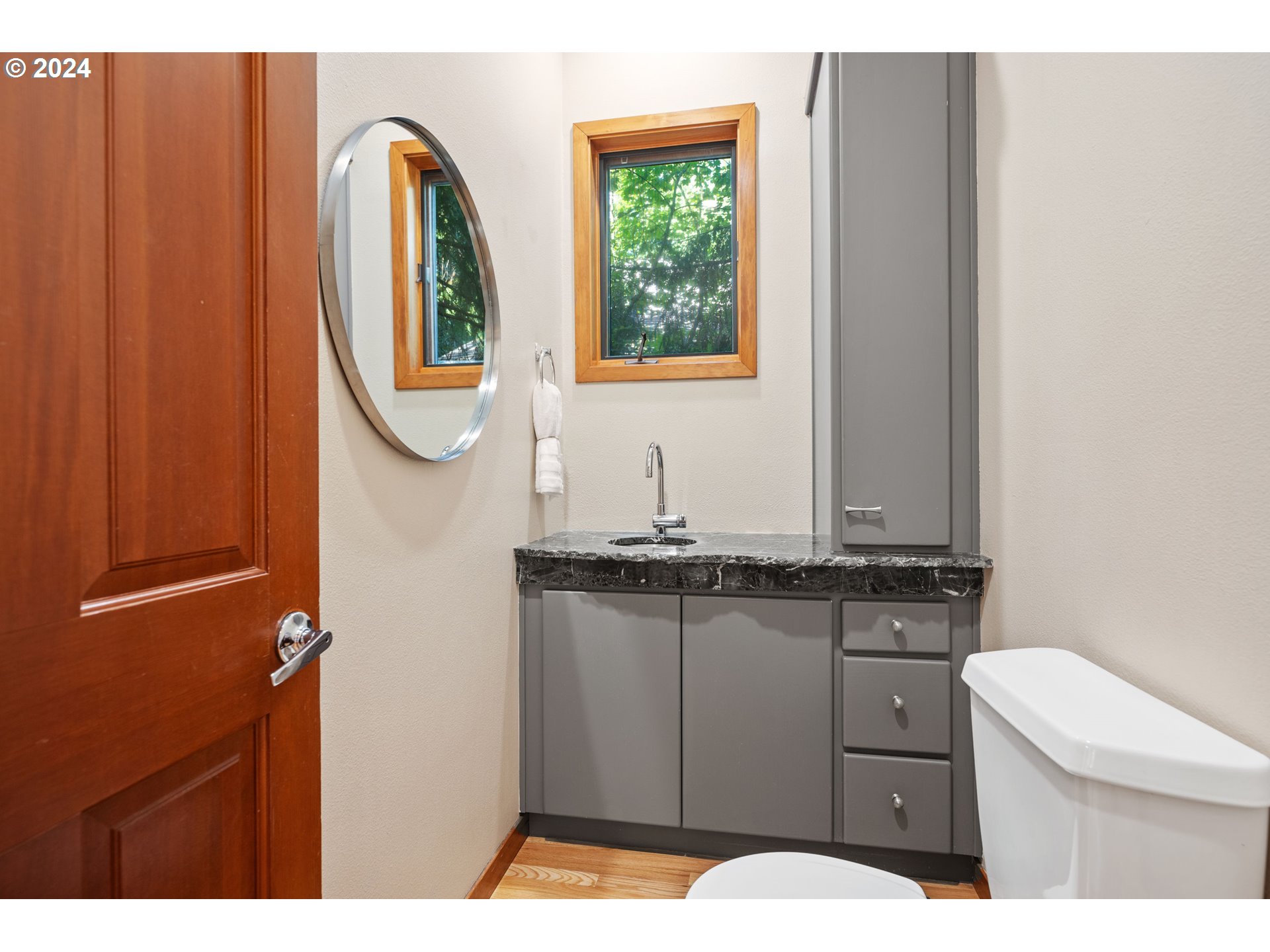 816 Southwest Terwilliger Place Portland, OR 97239 - Photo 16 of 41 Gallery Image 16