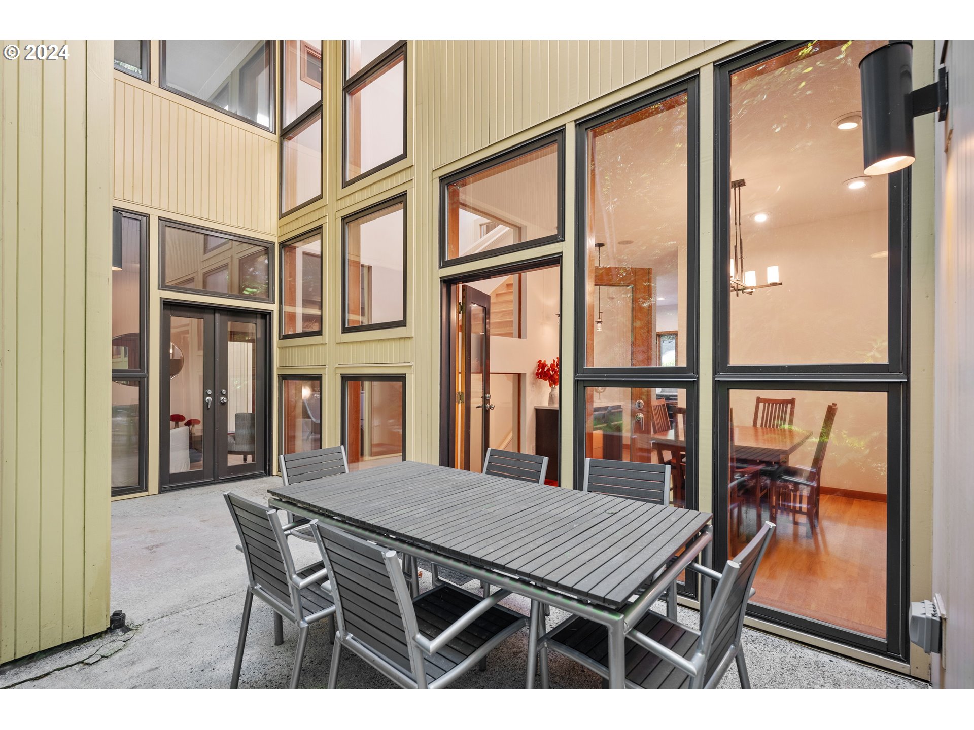 816 Southwest Terwilliger Place Portland, OR 97239 - Photo 19 of 41 Patio