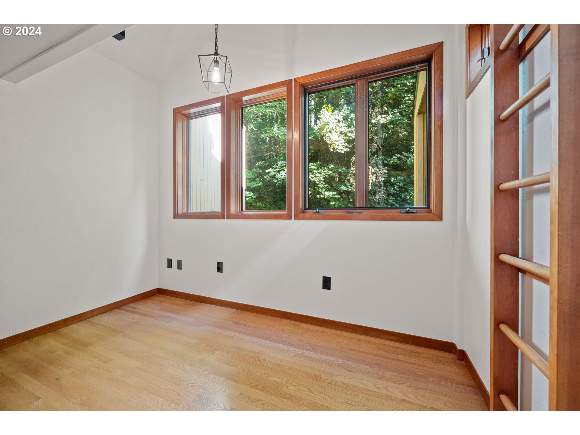 816 Southwest Terwilliger Place Portland, OR 97239 - Photo 30 of 41 Bedroom