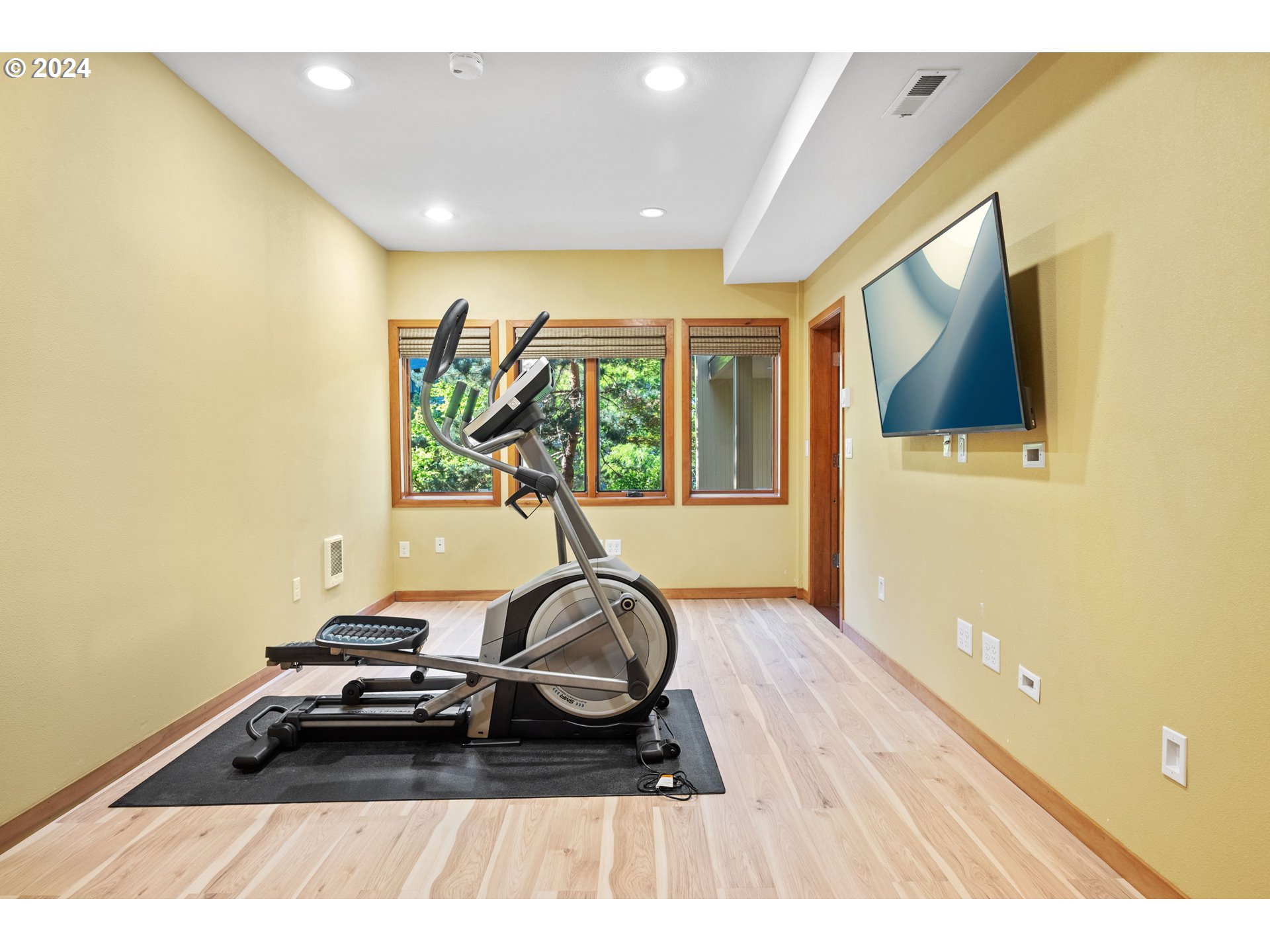 816 Southwest Terwilliger Place Portland, OR 97239 - Photo 34 of 41 Gallery Image 34