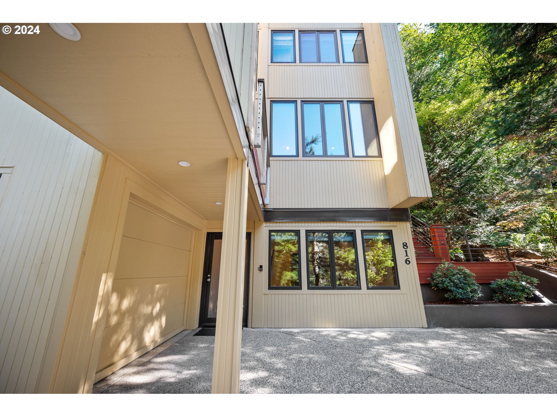 816 Southwest Terwilliger Place Portland, OR 97239 - Photo 38 of 41 Gallery Image 38