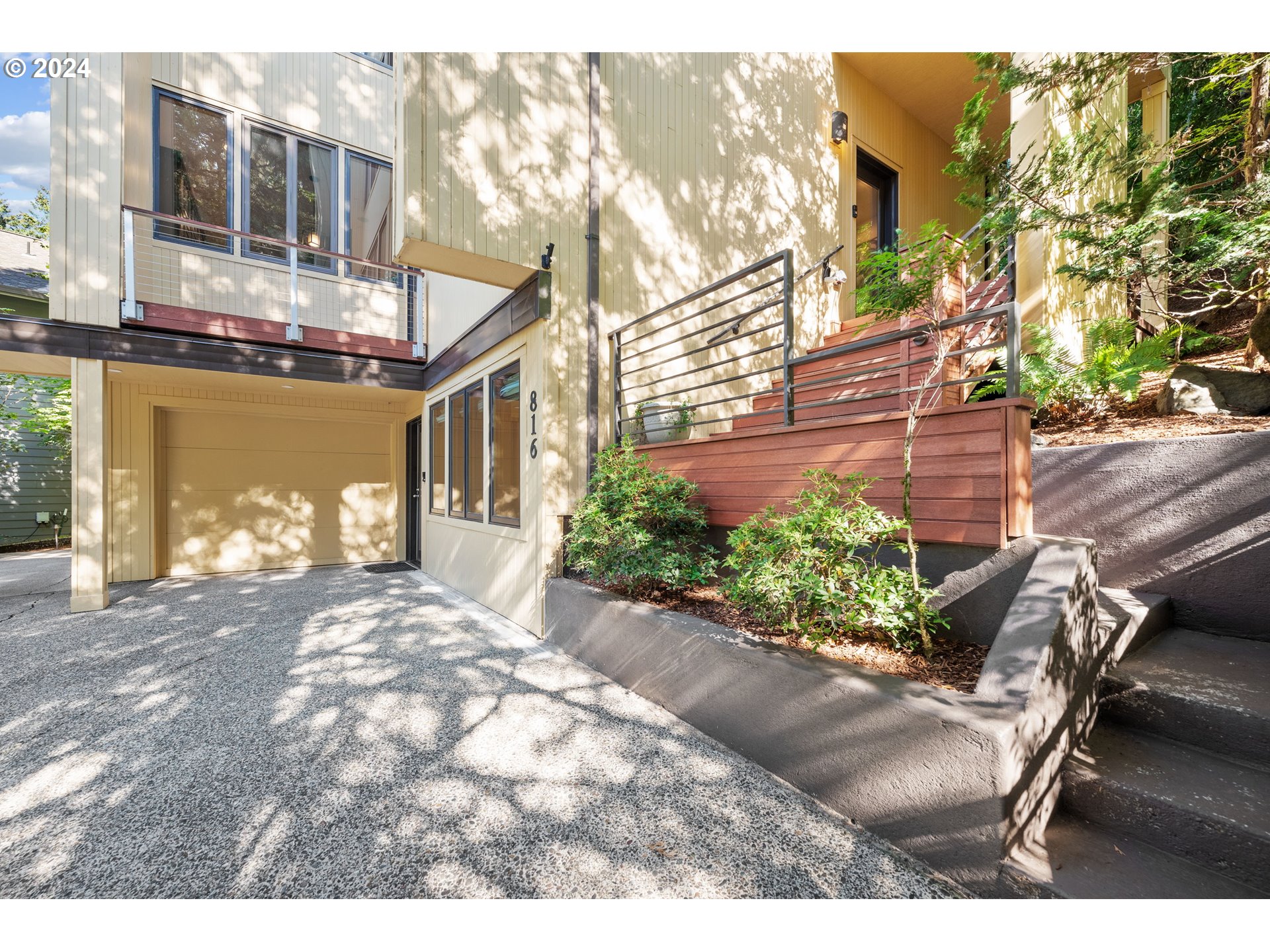 816 Southwest Terwilliger Place Portland, OR 97239 - Photo 4 of 41 Gallery Image 4