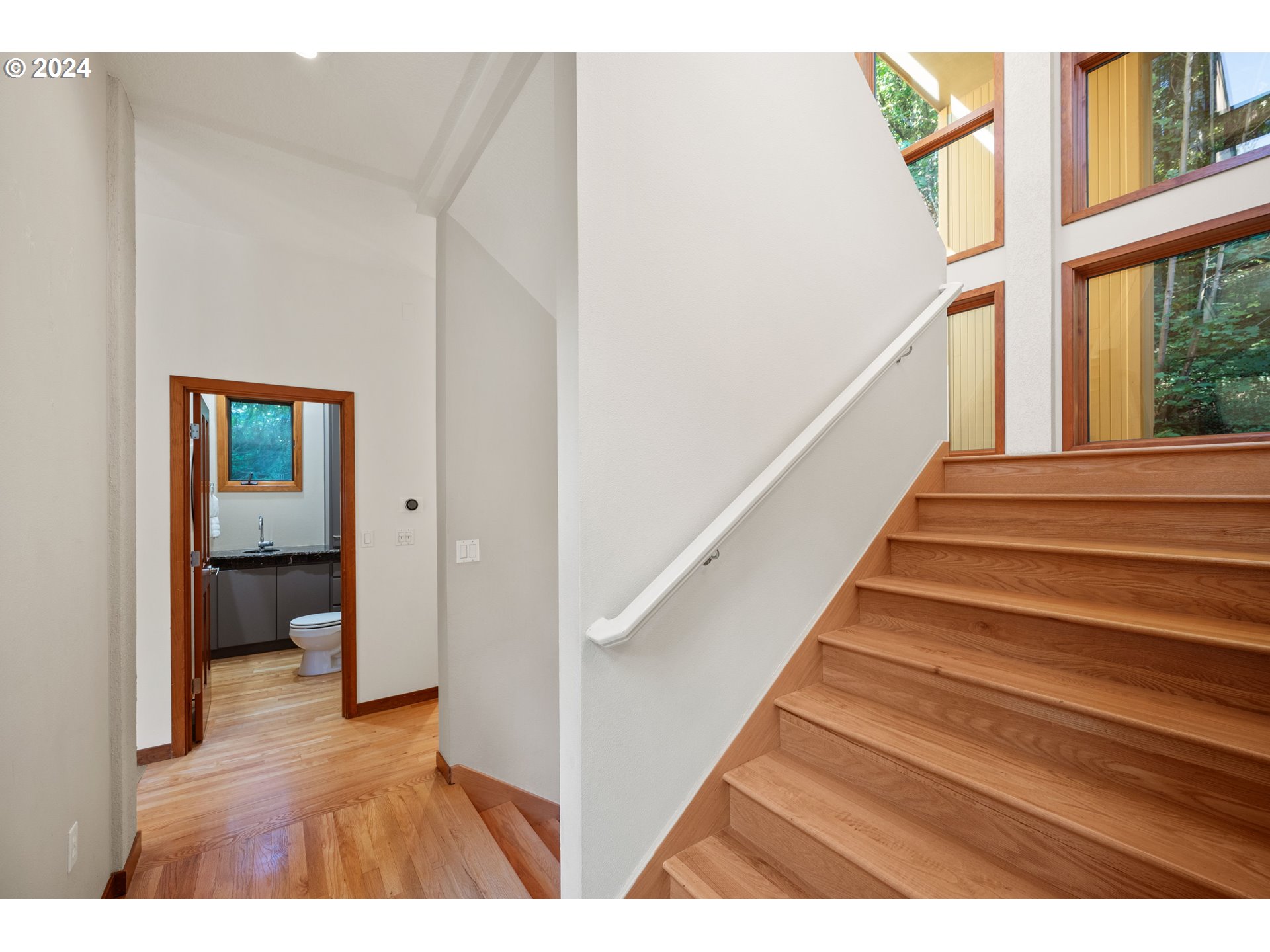 816 Southwest Terwilliger Place Portland, OR 97239 - Photo 9 of 41 Gallery Image 9