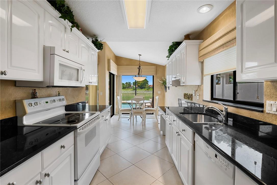 10216 Sunset Bend Drive Boca Raton, FL 33428 - Photo 12 of 24 Kitchen