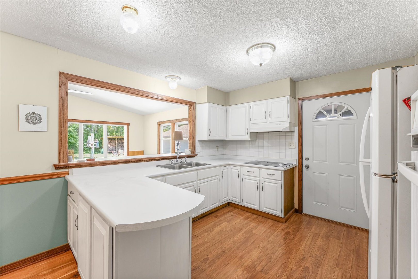 9835 East 1610 North Road Oakwood, IL 61858 - Photo 9 of 35 a kitchen with a stove a sink and a refrigerator