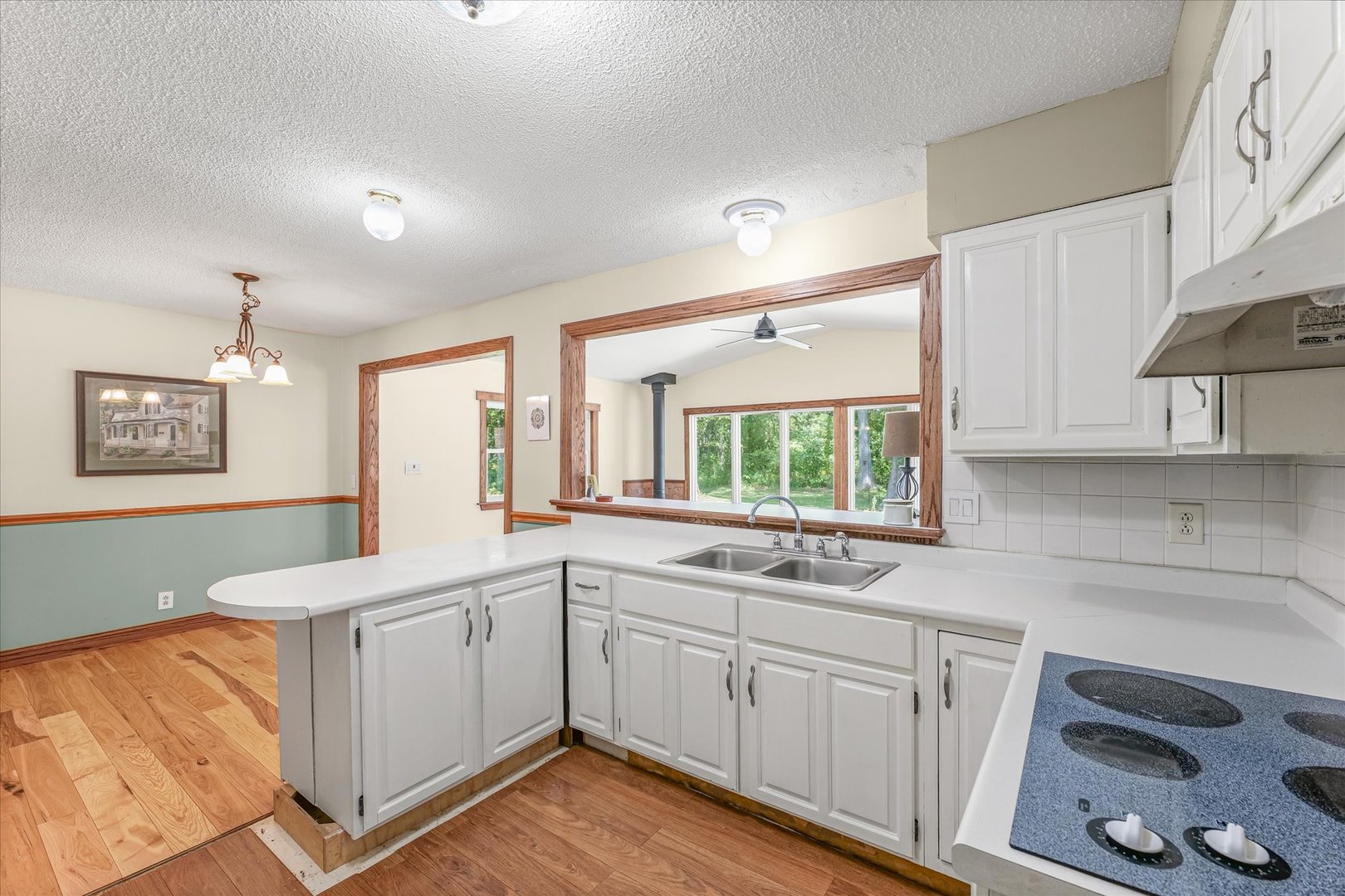 9835 East 1610 North Road Oakwood, IL 61858 - Photo 10 of 35 a kitchen that has a sink and a stove in it