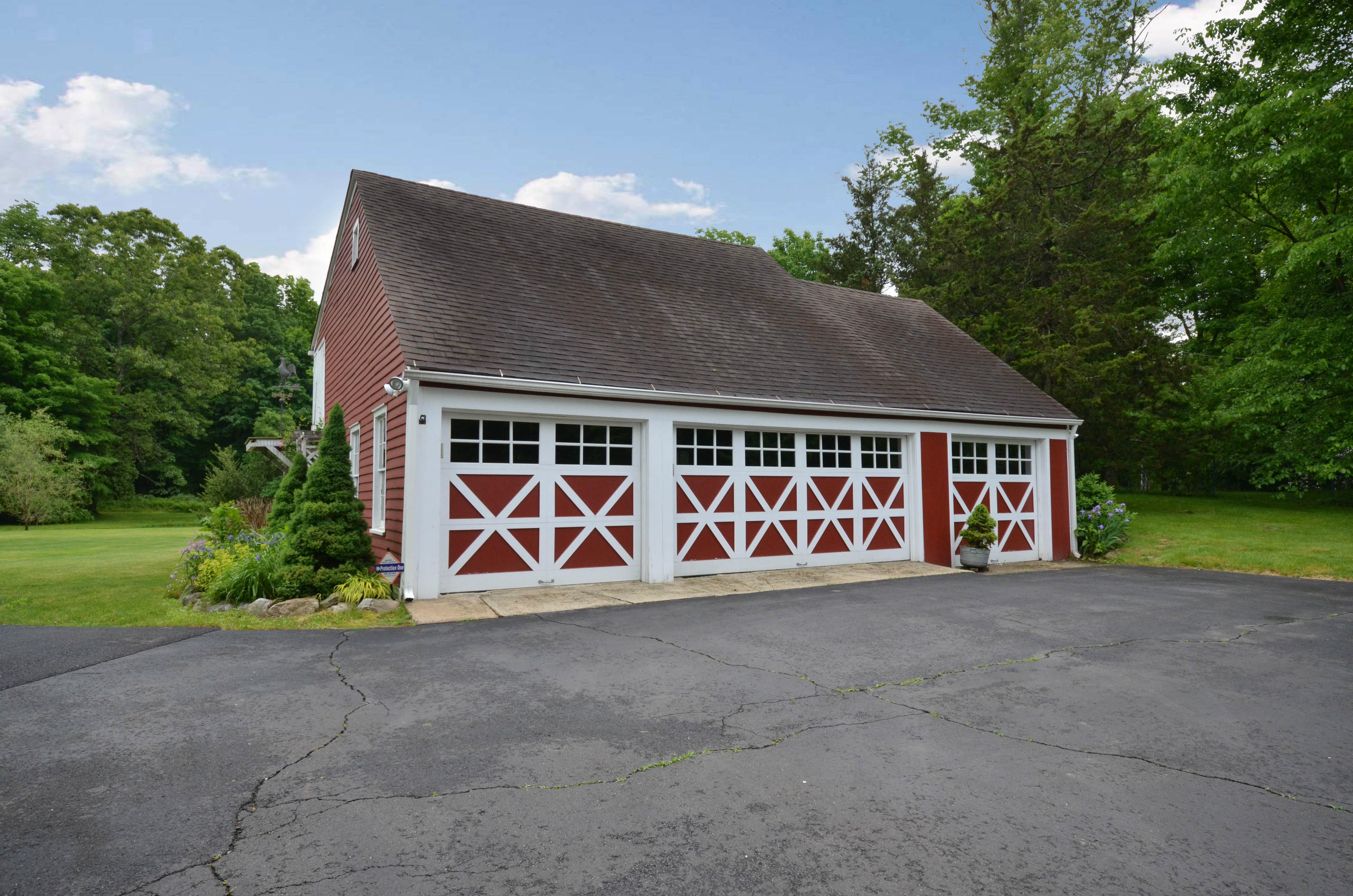 1462 Oenoke Ridge New Canaan, CT 06840 - Photo 20 of 25 a front view of a house with garden
