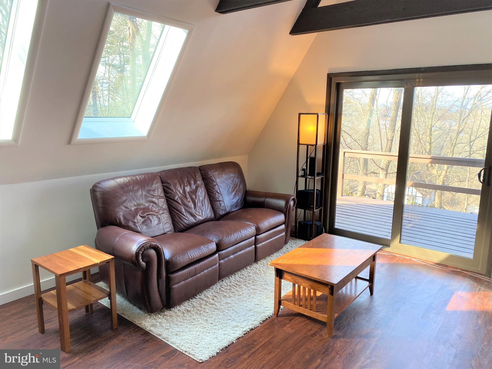 310 Mountain View Road Reading, PA 19607 - Photo 7 of 26 Living room