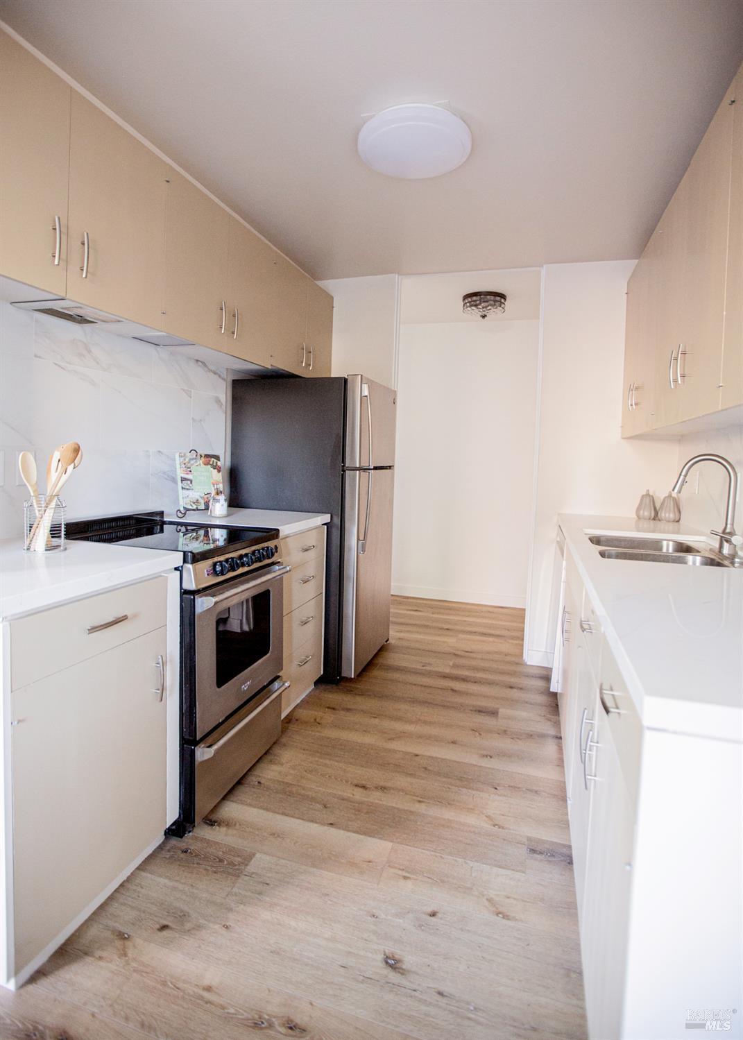 81 Forest Lane San Rafael, CA 94903 - Photo 4 of 10