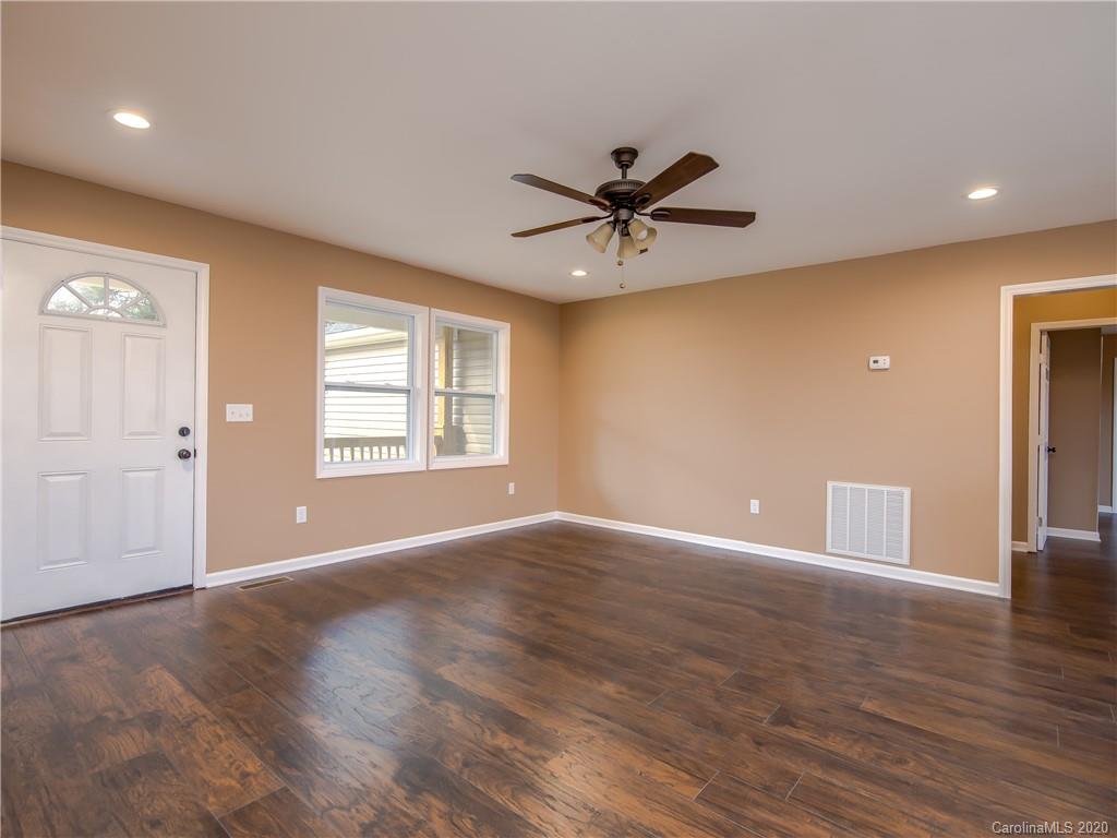 22 Kennedy Rise Hendersonville, NC 28792 - Photo 3 of 22