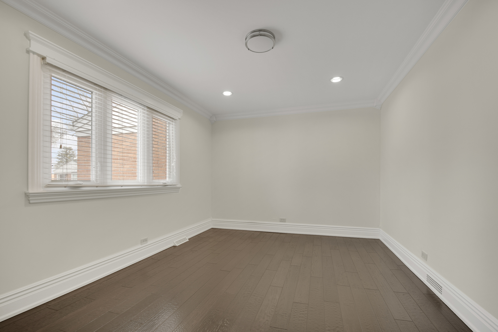 491 Old Surrey Road, Unit B Hinsdale, IL 60521 - Photo 16 of 29 an empty room with a window