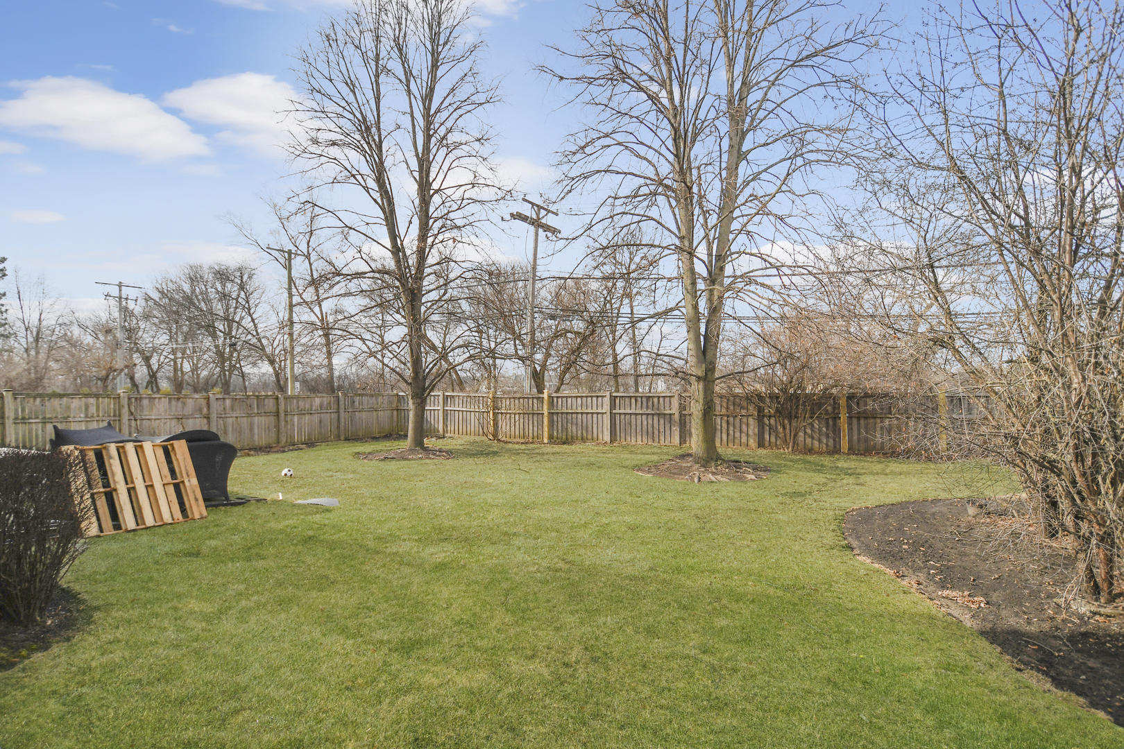 491 Old Surrey Road, Unit B Hinsdale, IL 60521 - Photo 27 of 29 a view of an outdoor space and yard