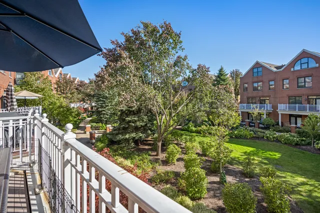 $925,000 | 1856 Admiral Court, Glenview, IL 60026