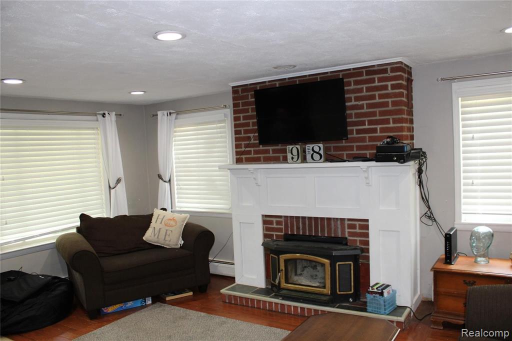 98 South Rochester Road Oakland, MI 48363 - Photo 5 of 32