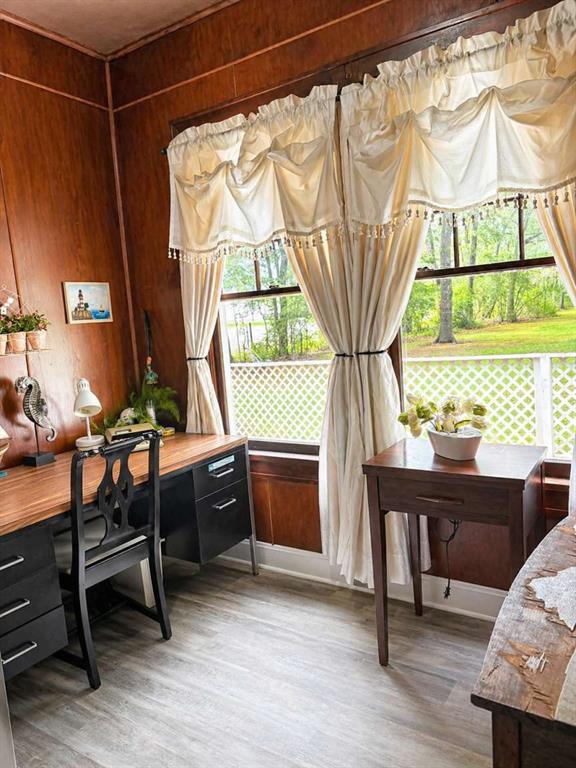2405 Meriwether Road Shreveport, LA 71108 - Photo 12 of 20 a room with furniture and a window