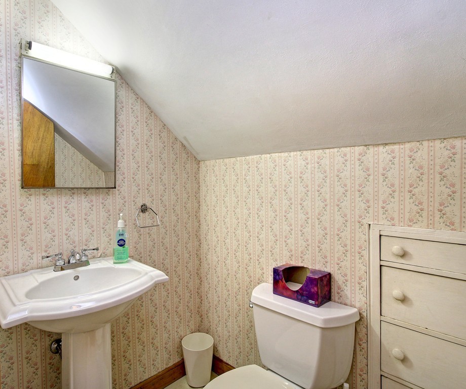 36 Karen Road Wakefield, MA 01880 - Photo 13 of 25 Gallery Image 13
