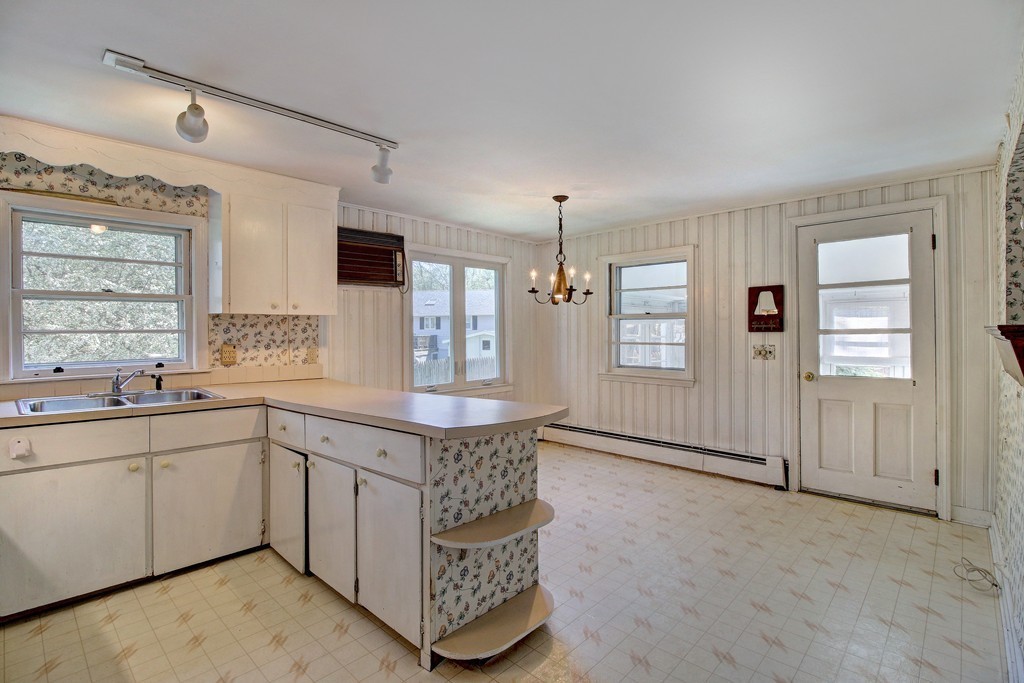 36 Karen Road Wakefield, MA 01880 - Photo 2 of 25 Gallery Image 2