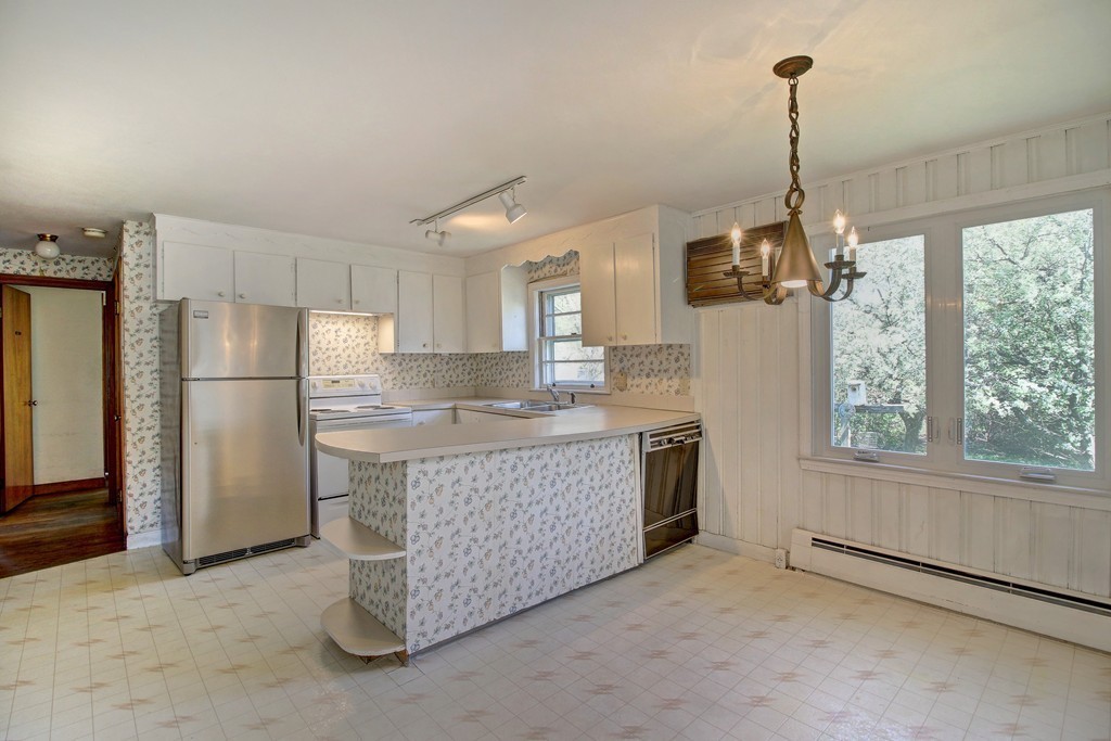 36 Karen Road Wakefield, MA 01880 - Photo 3 of 25 Gallery Image 3