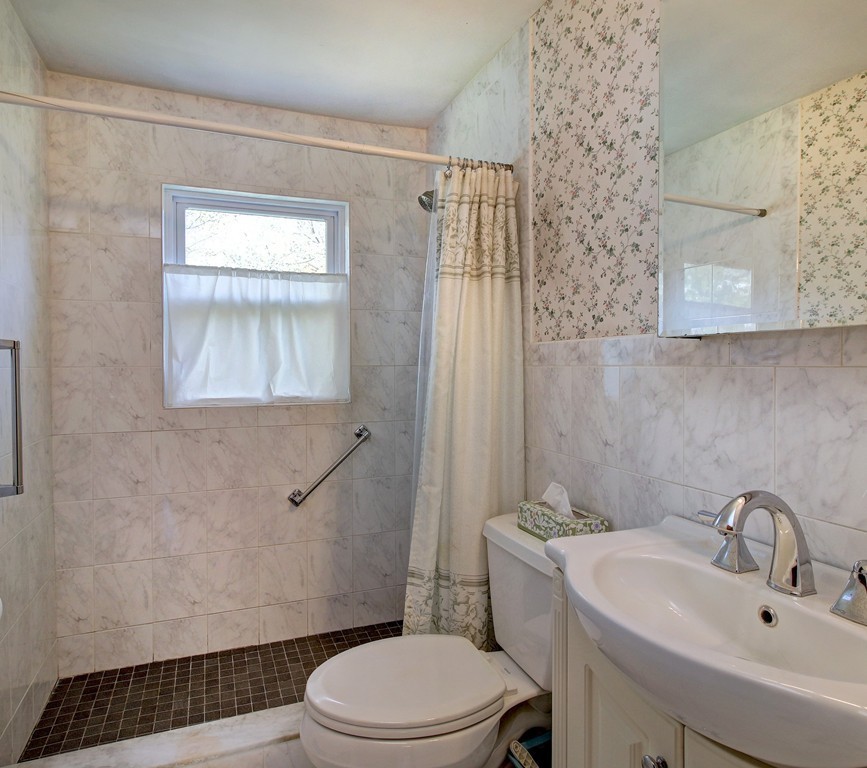 36 Karen Road Wakefield, MA 01880 - Photo 7 of 25 Gallery Image 7