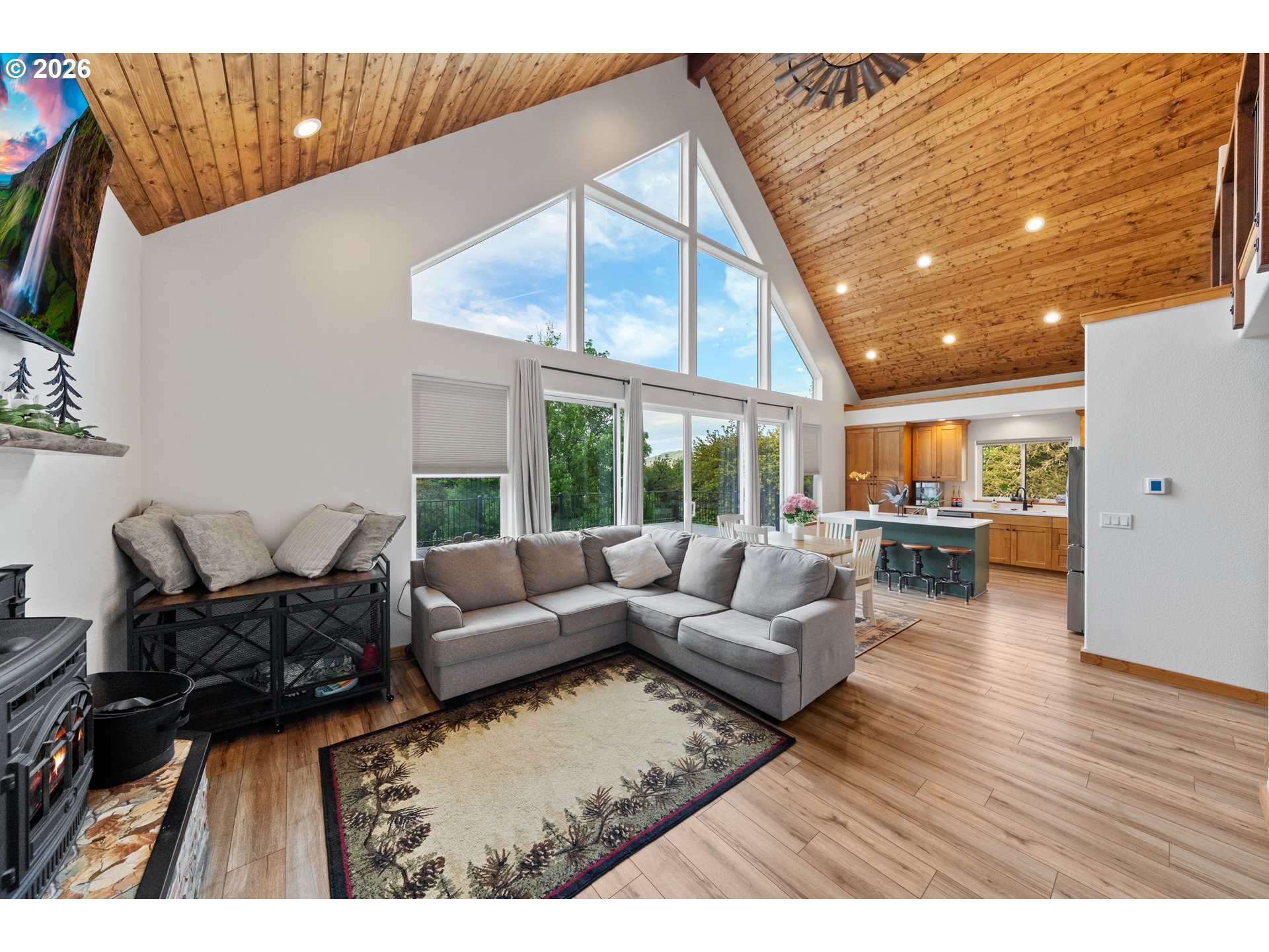 3716 Weaver Road Riddle, OR 97469 - Photo 6 of 48 Living Room