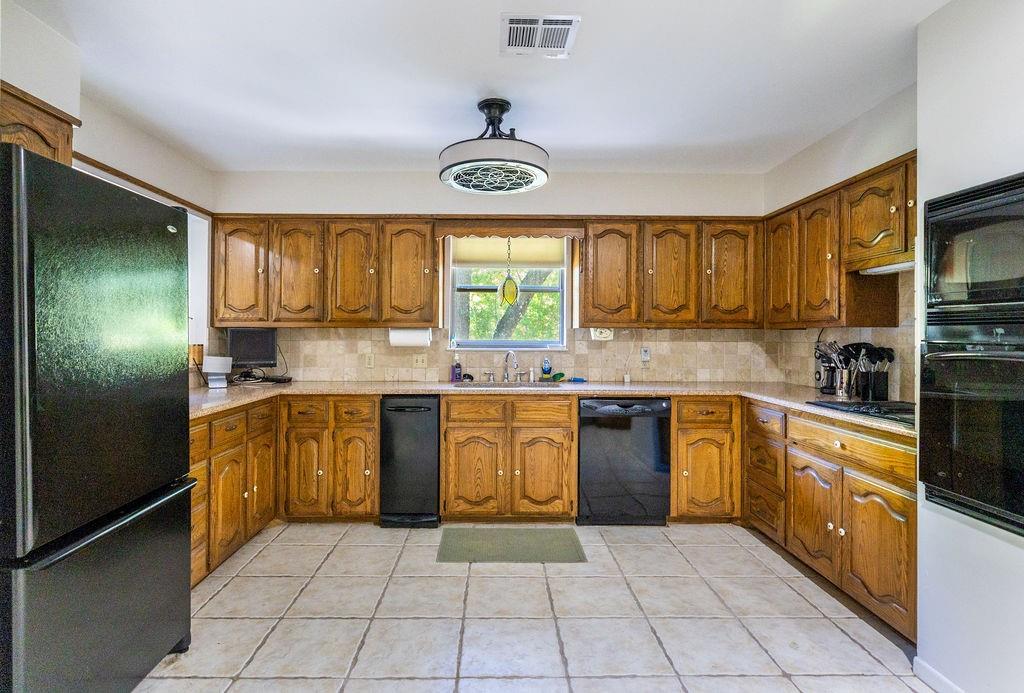 663 Coxs Oak Valley Road Waco, TX 76705 - Photo 16 of 40
