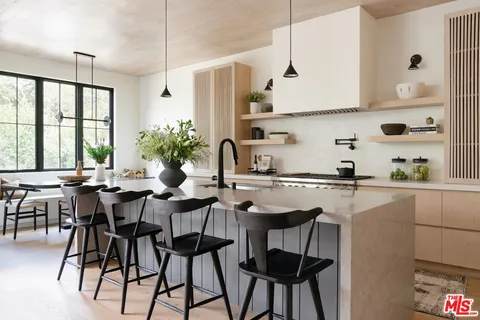 $1,895,000 | 900 Fiske Street, Pacific Palisades, CA 90272