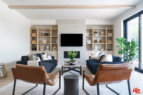 $1,895,000 | 900 Fiske Street, Pacific Palisades, CA 90272