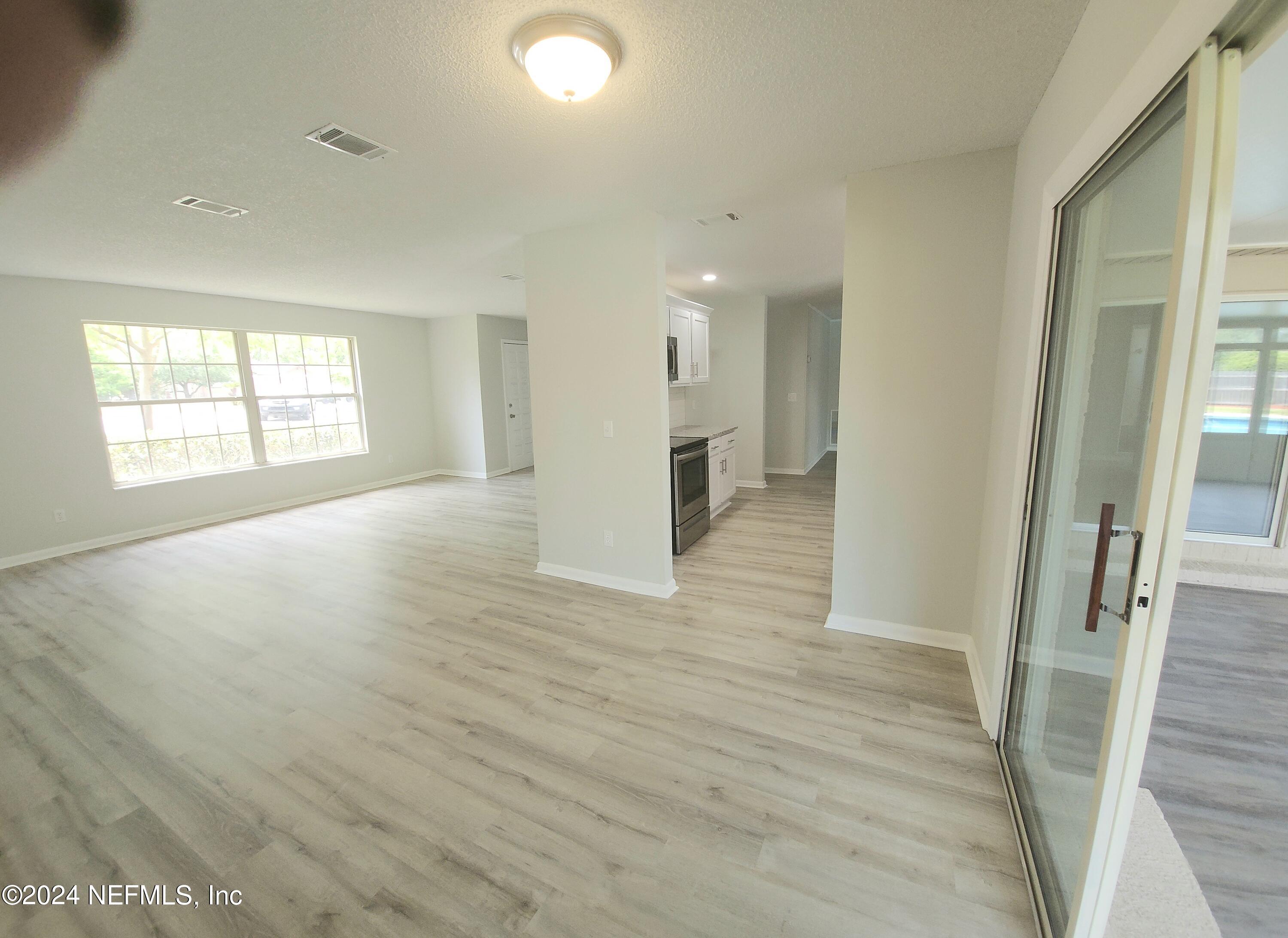 6151 Round Lake Road South Jacksonville, FL 32277 - Photo 7 of 22 20240417_134545