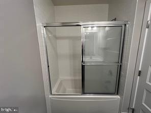 228 South Mill Road, Unit 232 Kennett Square, PA 19348 - Photo 7 of 12 a bathroom with bathtub