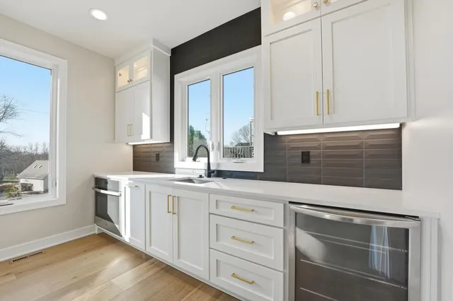 $829,900 | 4300 Northeast Hideaway Drive, Lee's Summit, MO 64064