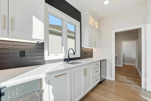 $829,900 | 4300 Northeast Hideaway Drive, Lee's Summit, MO 64064