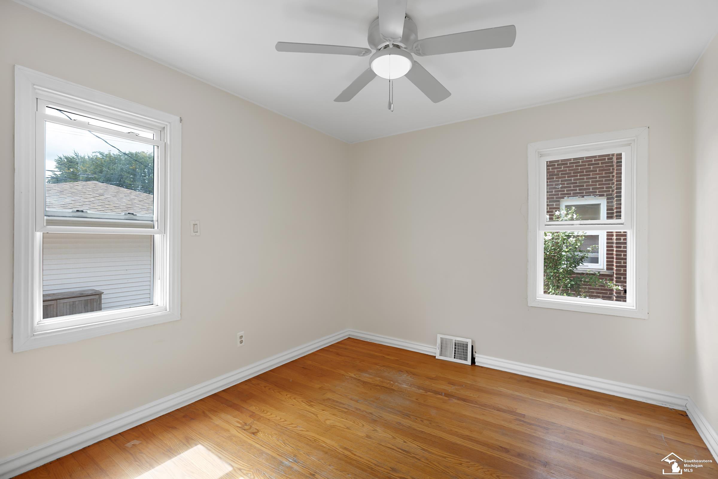 15213 Champaign Road Allen Park, MI 48101 - Photo 19 of 38 50187577-46e16e7f-2308-4f7e-ac8c-94b5d4d0cc0d.JPG