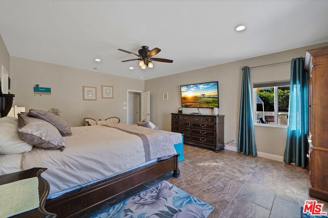 5437 Middlecrest Road Rancho Palos Verdes, CA 90275 - Photo 14 of 32 a bedroom with a bed and a flat screen tv