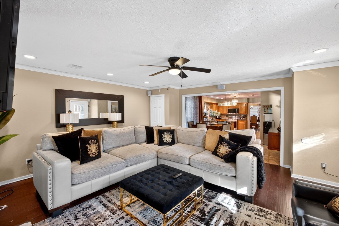 19115 Keyturn Lane Humble, TX 77346 - Photo 15 of 32 a living room with furniture