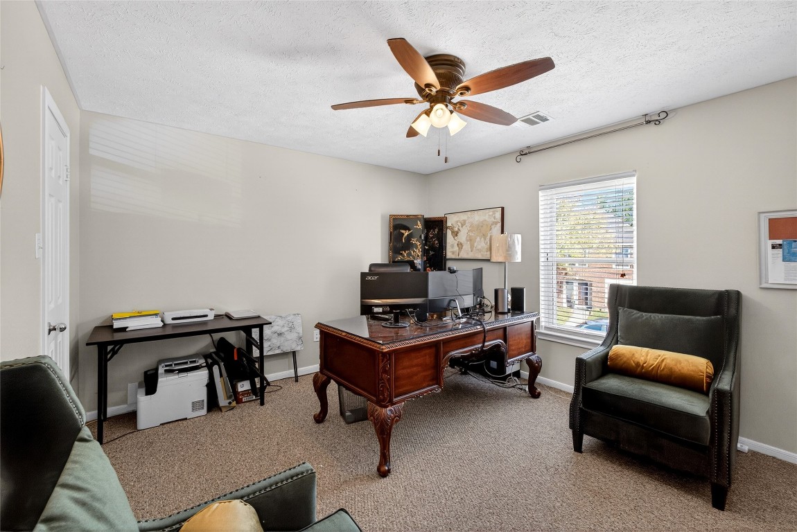19115 Keyturn Lane Humble, TX 77346 - Photo 20 of 32 a living room with furniture