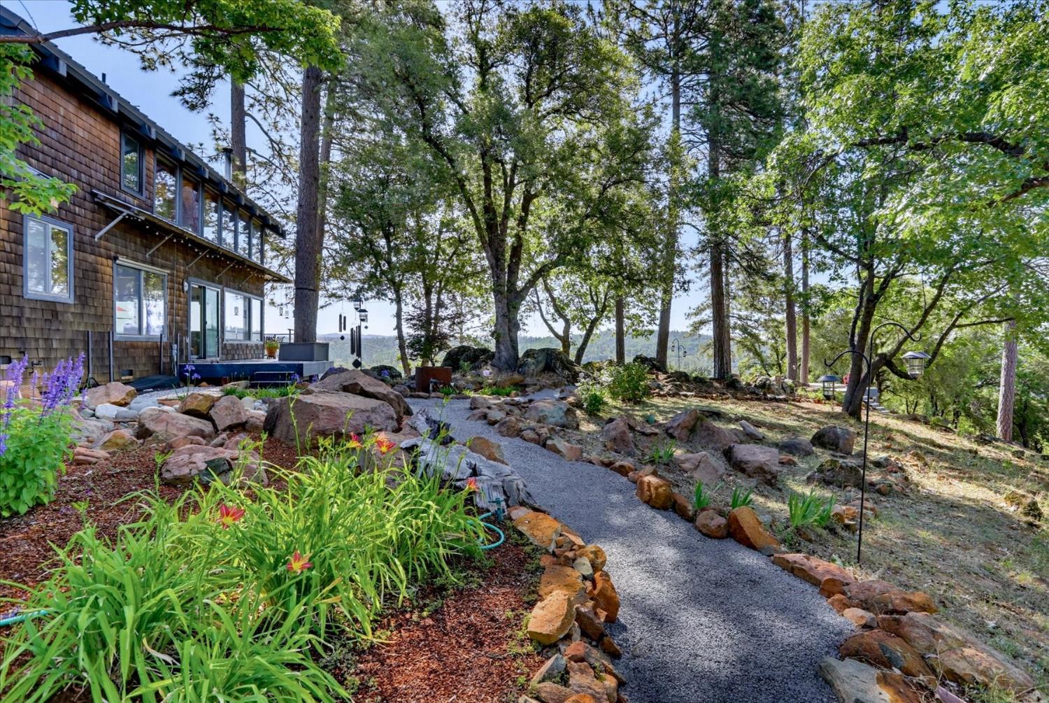 20111 Tanglewood Road Grass Valley, CA 95945 - Photo 3 of 93