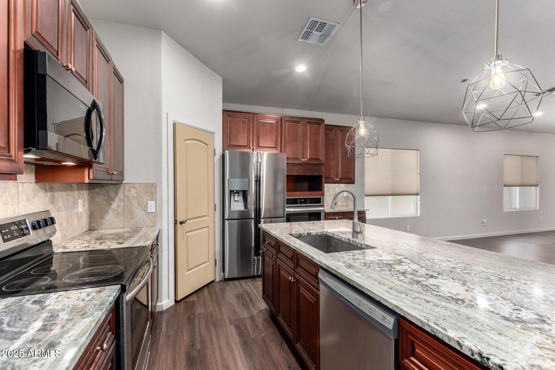 2815 West Almeria Road Phoenix, AZ 85009 - Photo 16 of 38 16 Almeria