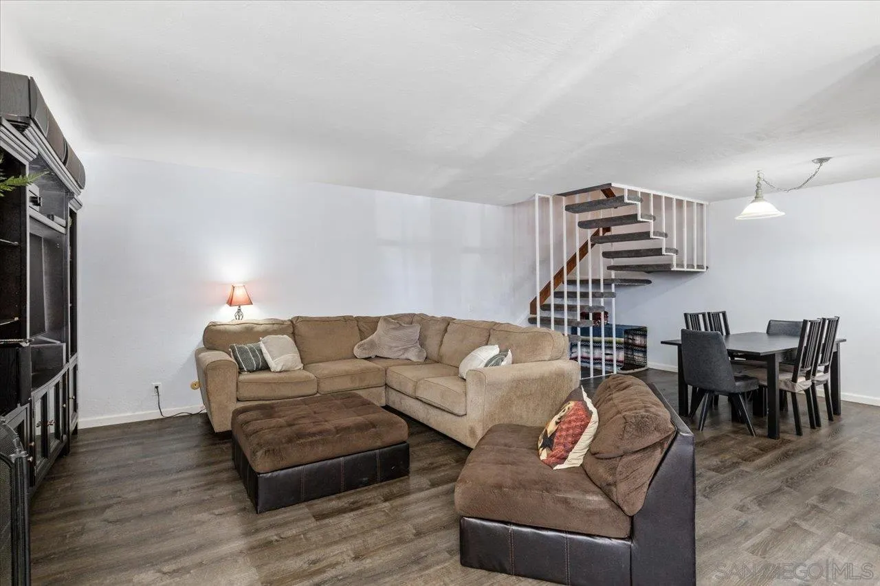 17548 Ashburton Road Rancho Bernardo, CA 92128 - Photo 3 of 24 Gallery Image 3