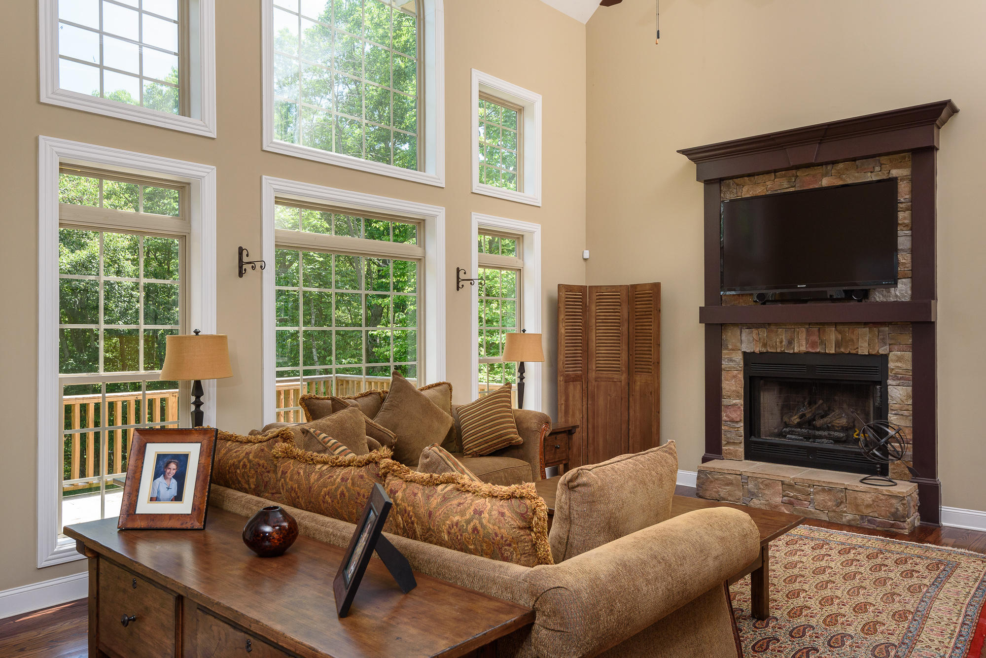 333 Horseshoe Road Signal Mountain, TN 37377 - Photo 13 of 40 living_1